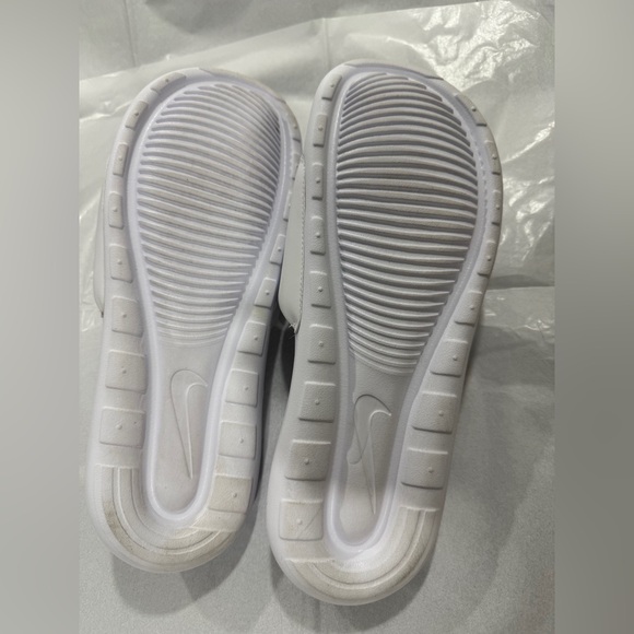 Nike White Benassi Slides Sandals Men’s Size 11 | Black Logo | Great Shape - Picture 6 of 7